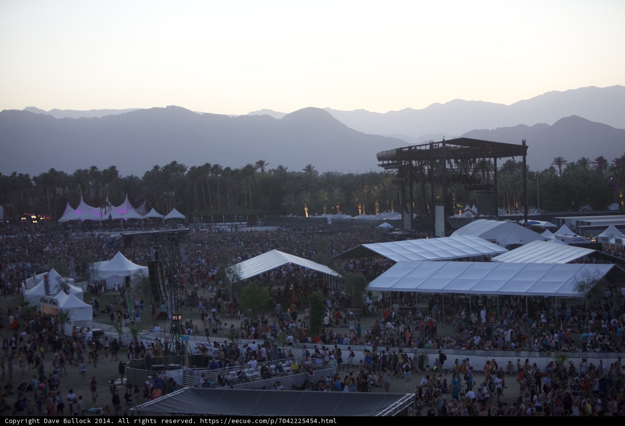 Euphoric Concertgoers Packed in at Coachella 2014