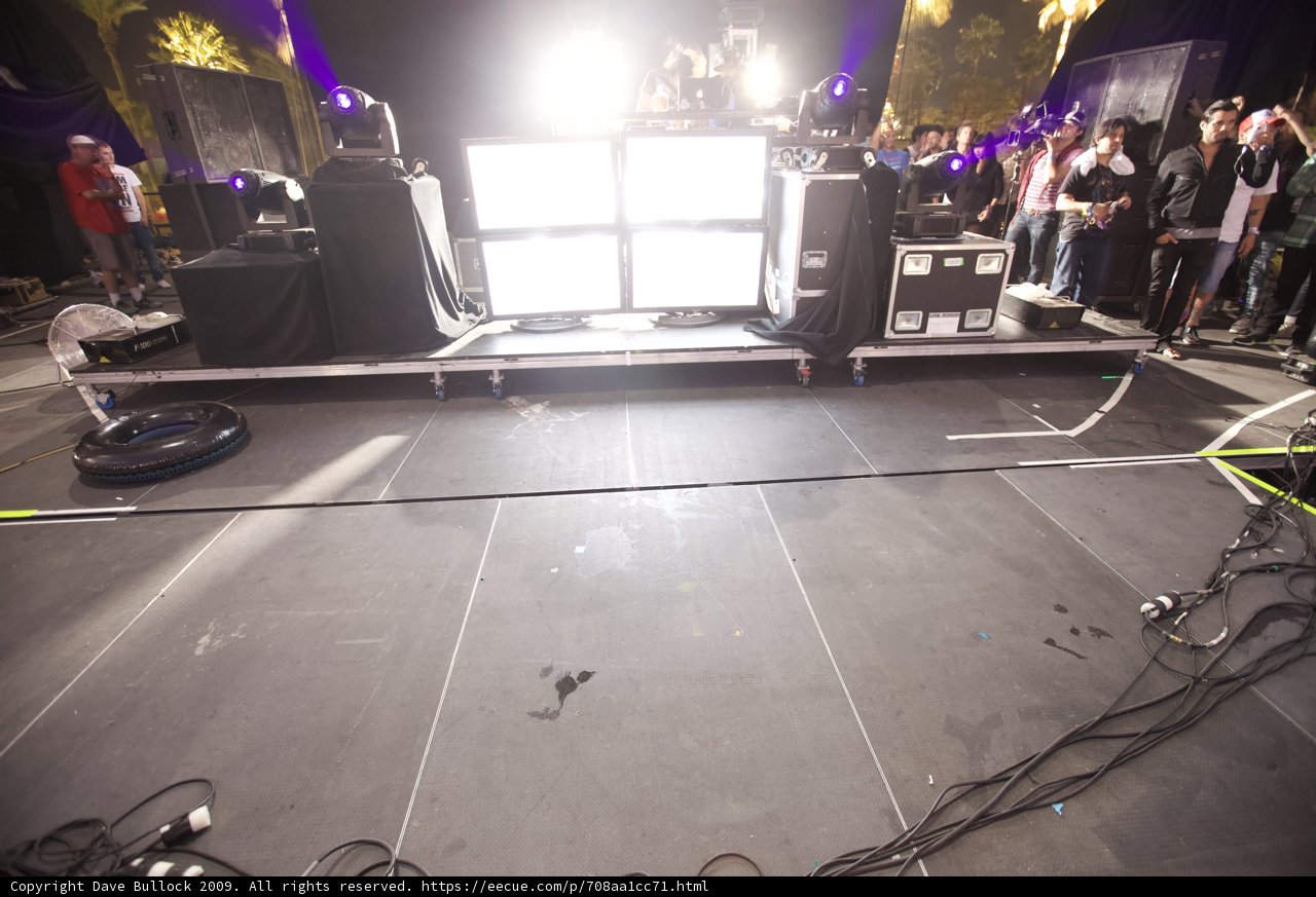 Stage Lights and Crowds at Coachella 2009