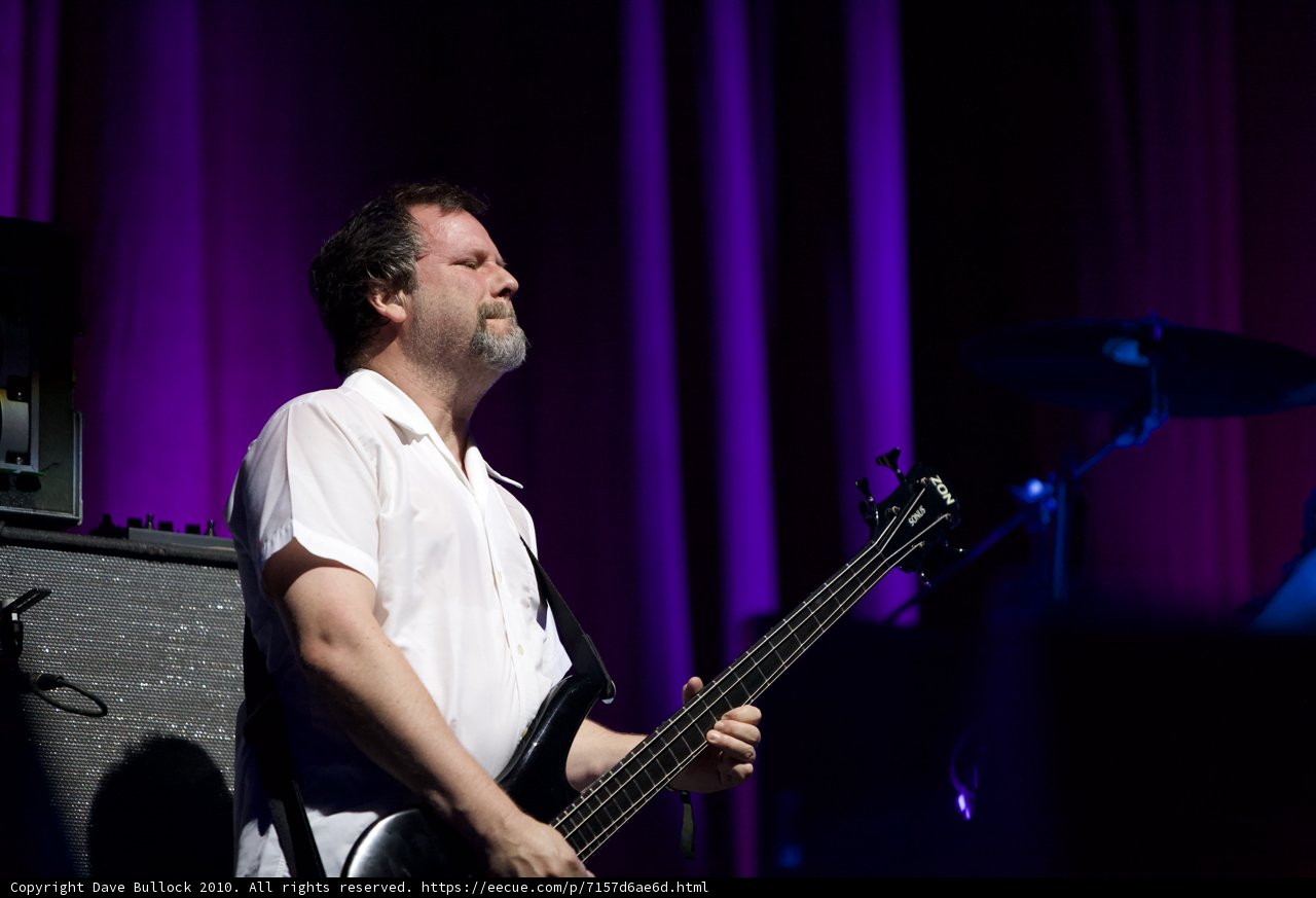 Billy Gould rocks the crowd