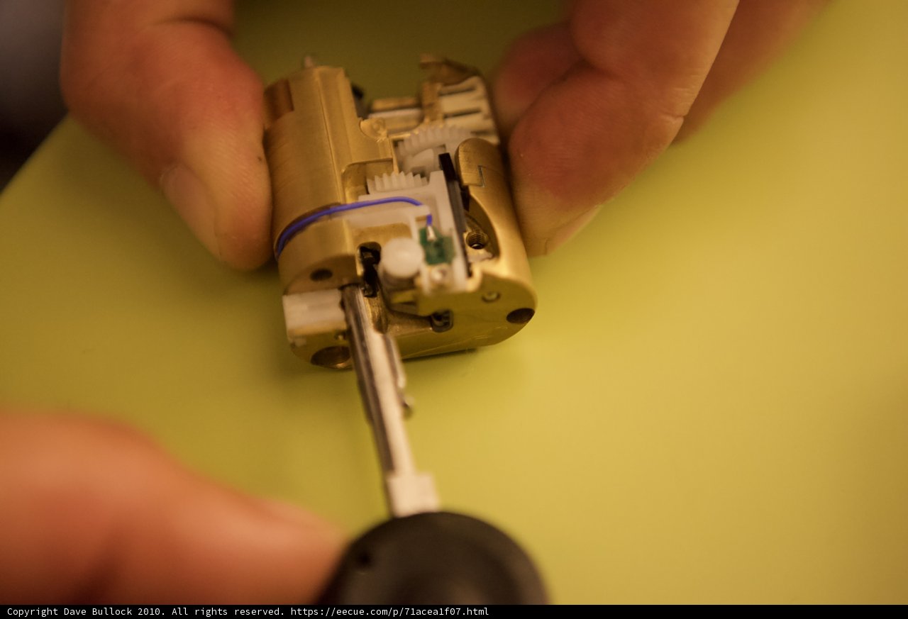 Electronic Lockpicker