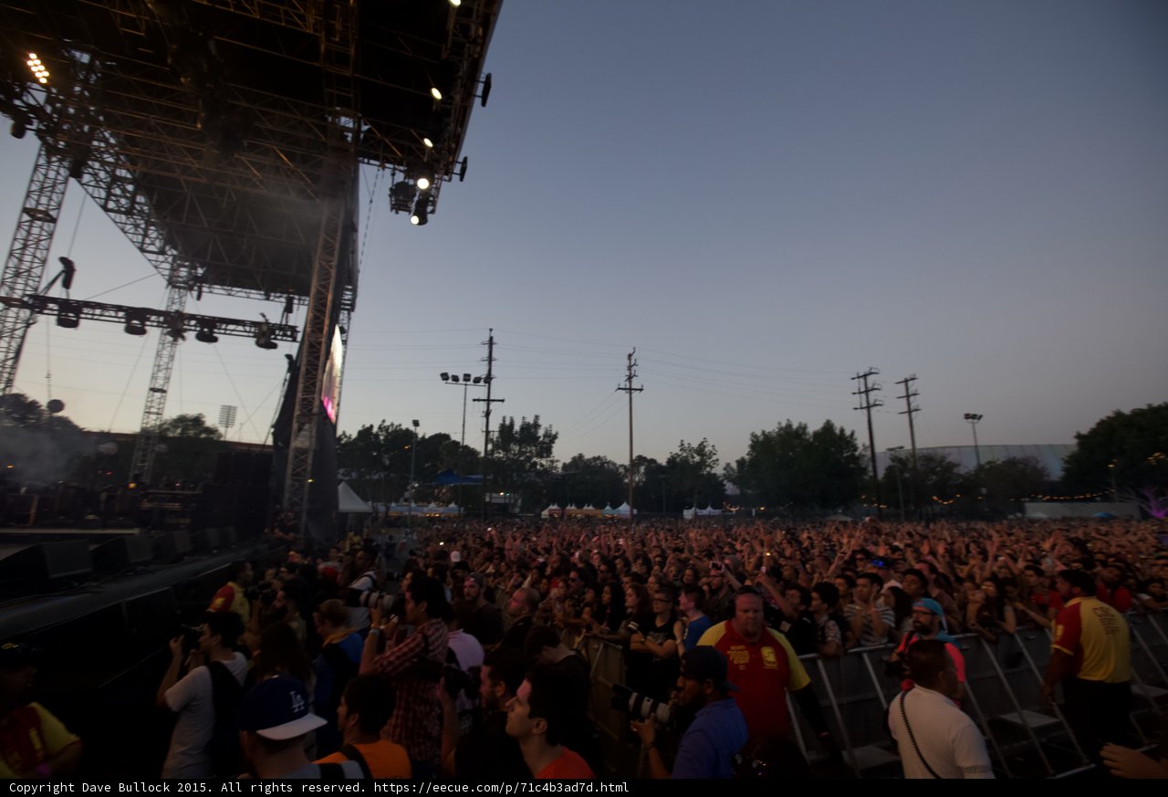 Photo Pit Wide Crowd View