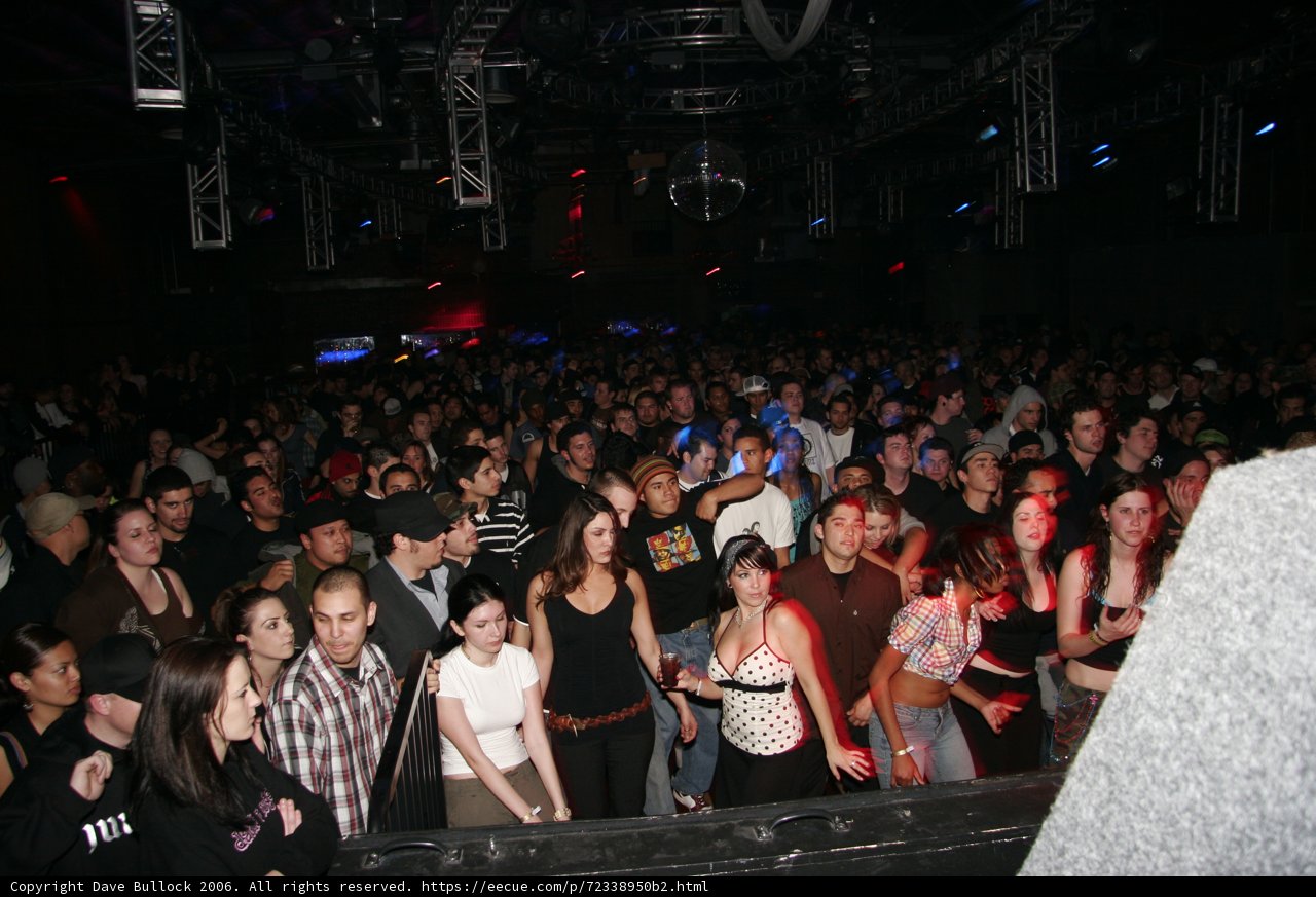 Viram Funktion Concert Crowd