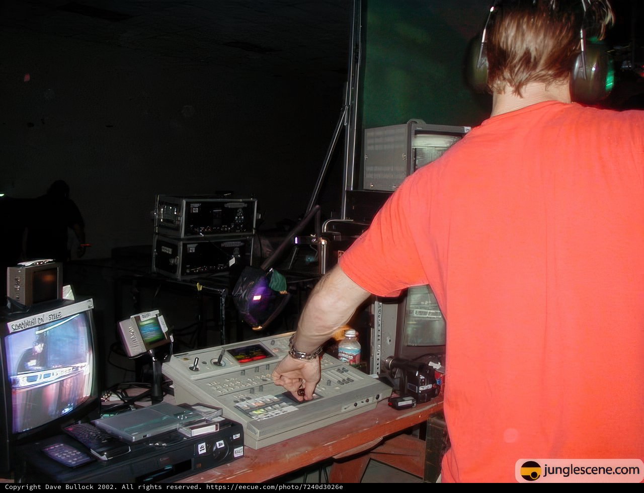 Red Shirt DJ at Audiotistic 2002