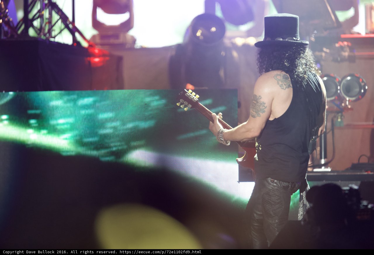 Slash Shreds at Rock on the Range