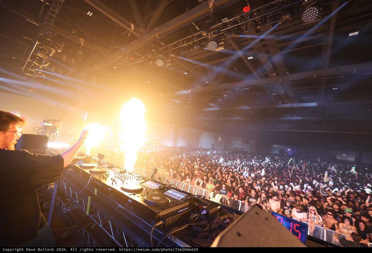 DJ Ignites Massive Crowd at Wobbleland 2026