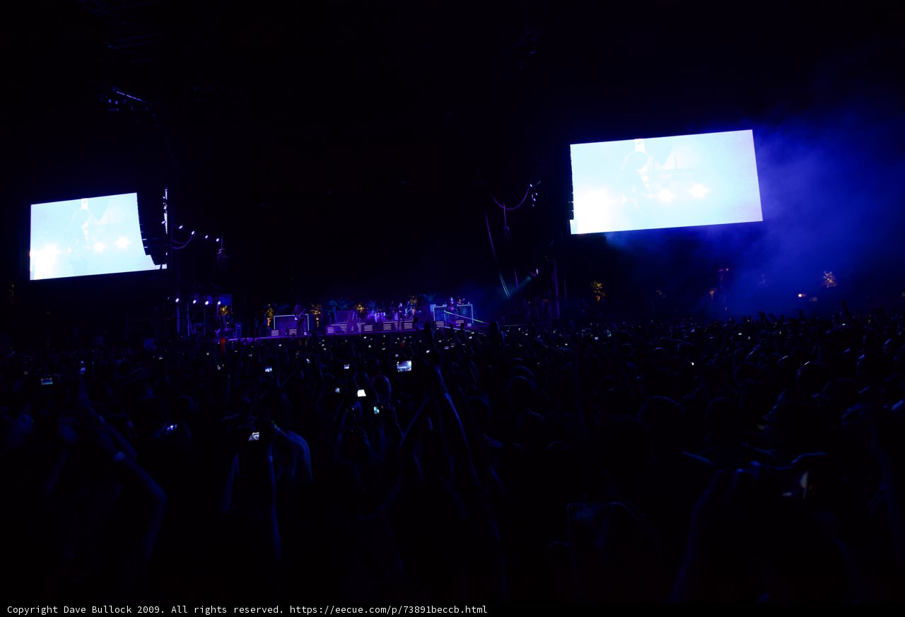 Lights up and phones out: Coachella 2009 concert