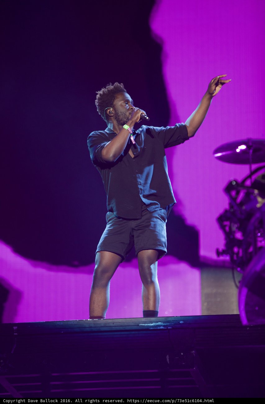 Kwabs electrifies the crowd with his solo performance