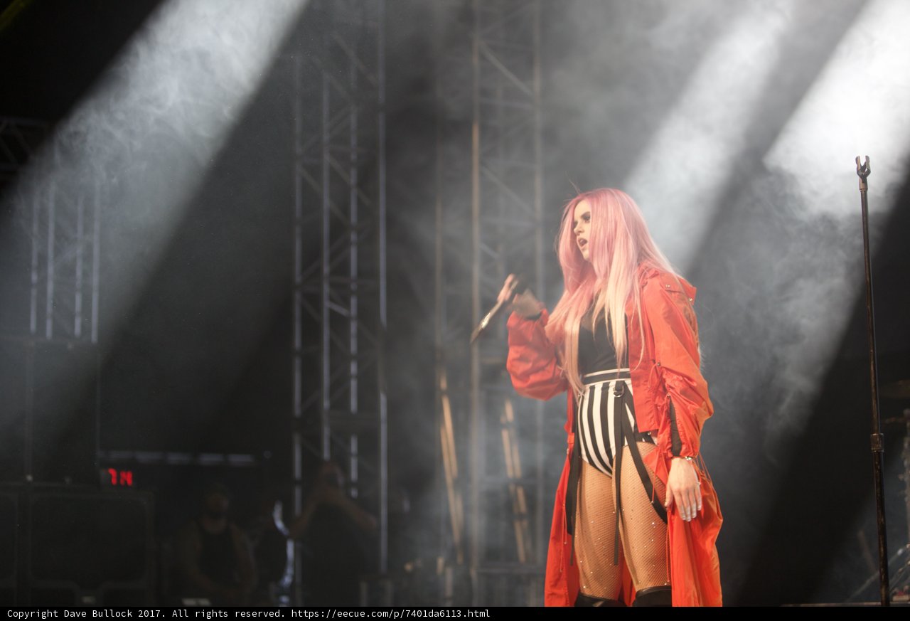 Pink-haired performer rocks the stage in red