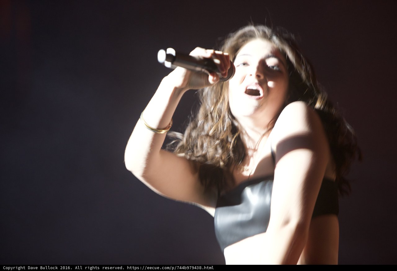 Lorde Takes the Stage at Coachella 2016