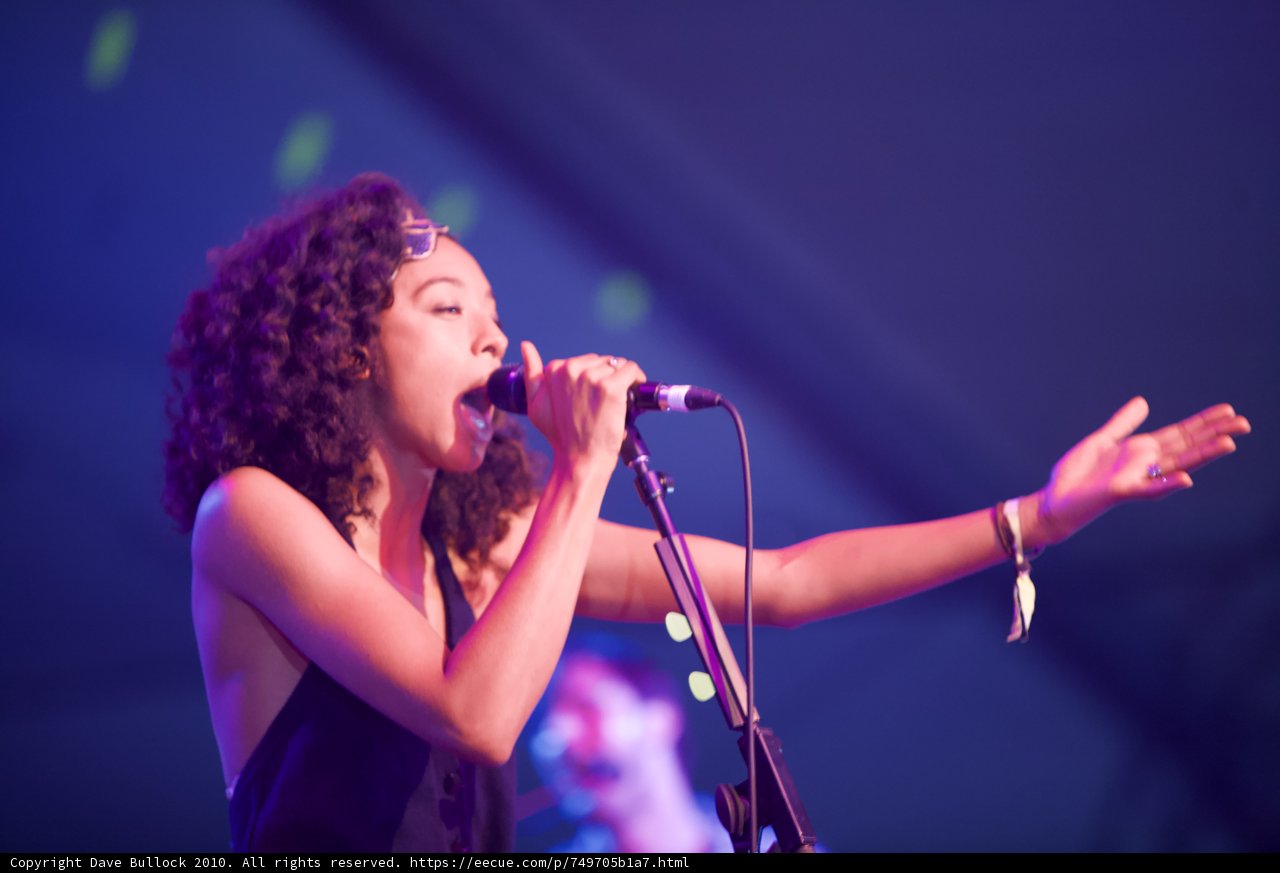 Corinne Bailey Rae's Stunning Solo Performance