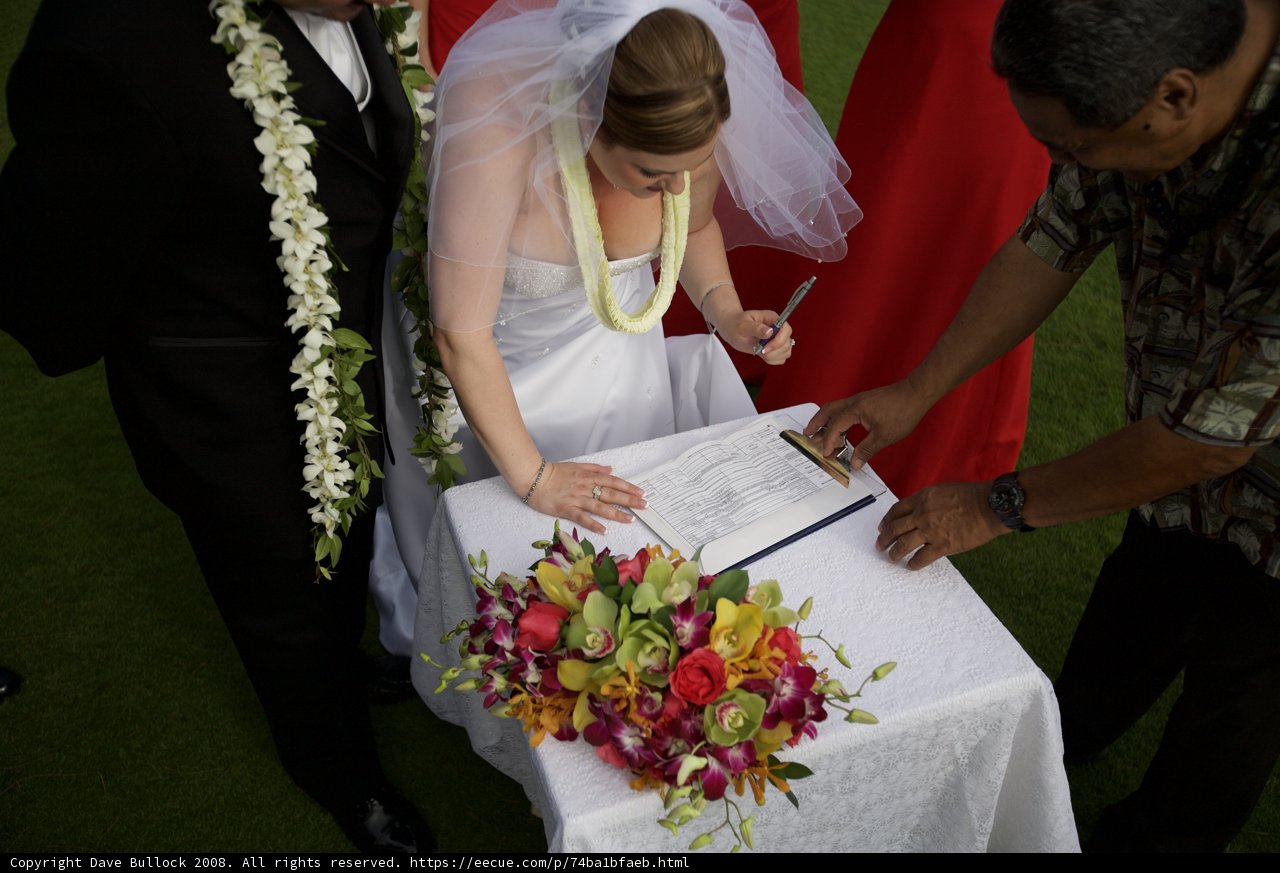 A Hawaiian Wedding with a Stunning Flower Arrangement
