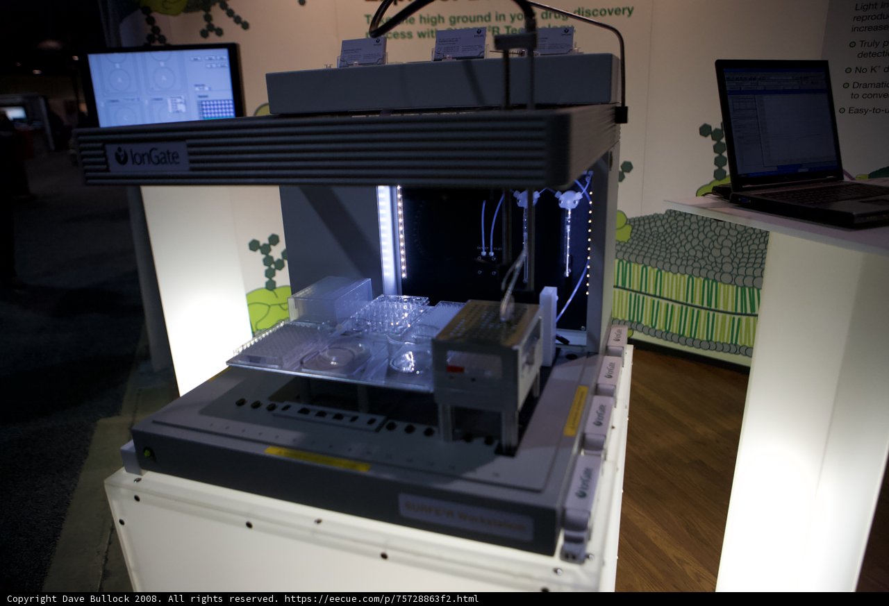 Computer Desk Setup for Biophysics Research