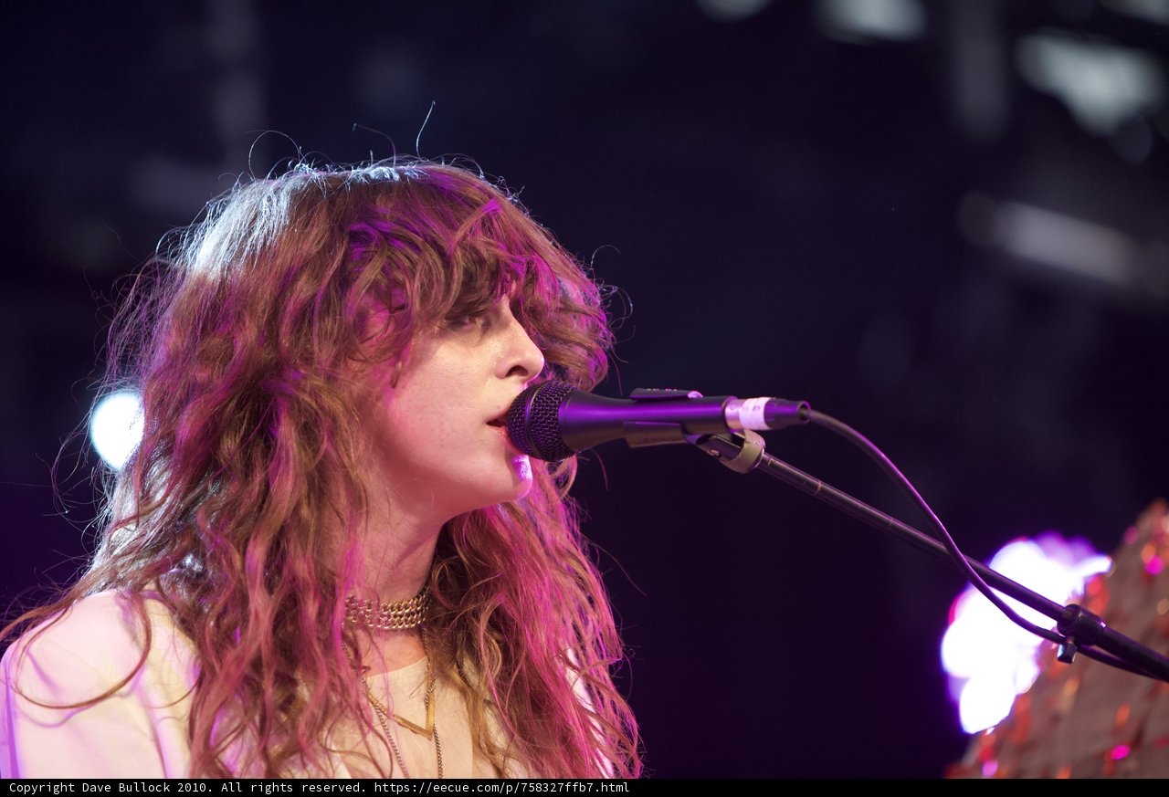 Victoria Legrand's Electrifying Solo Performance