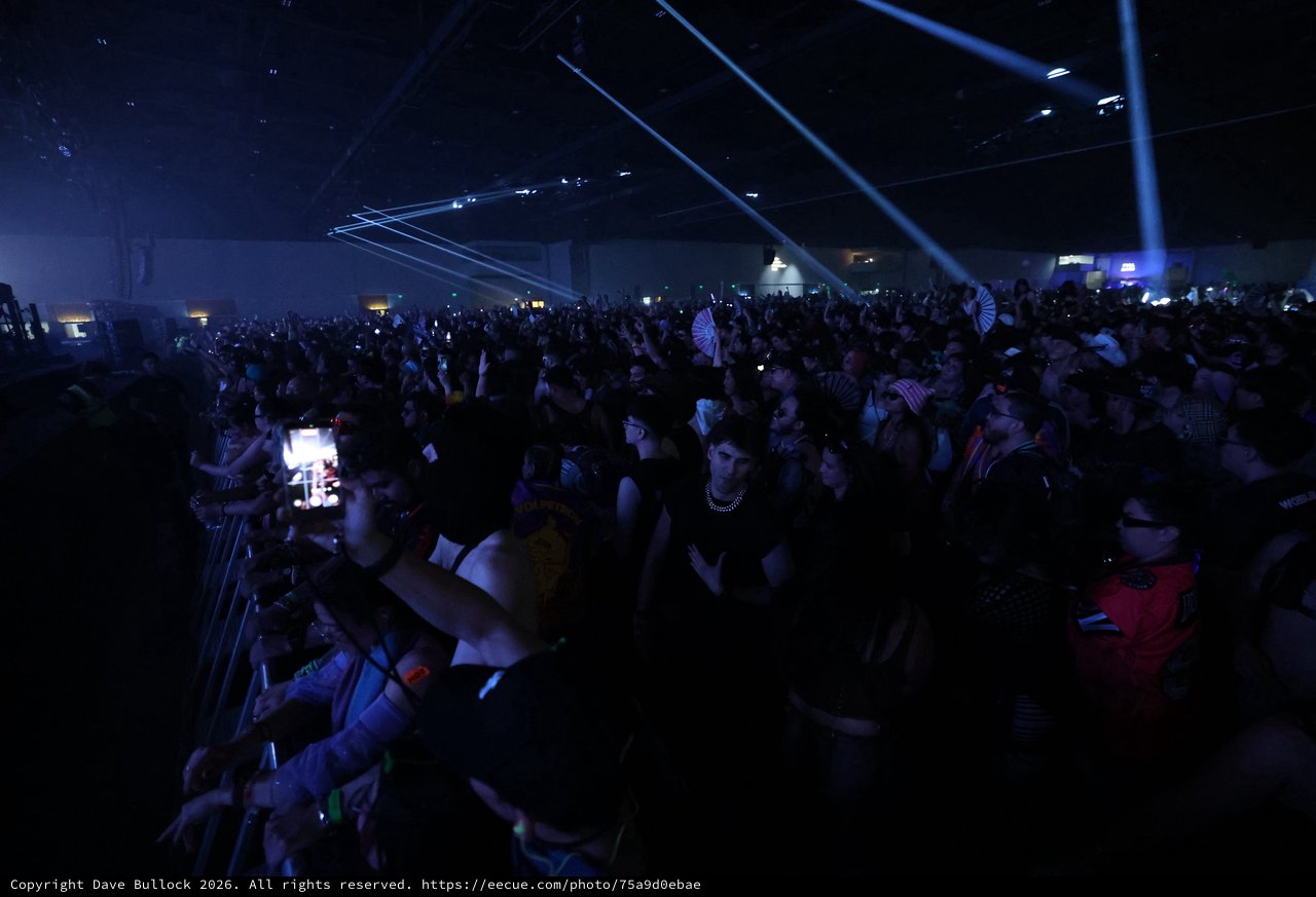 Massive Crowd Surges at Wobbleland 2026 EDM Festival