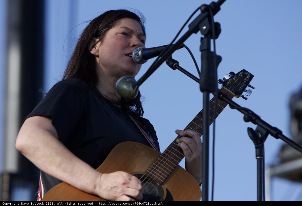 Kim Deal's Acoustic Serenade at Coachella 2008