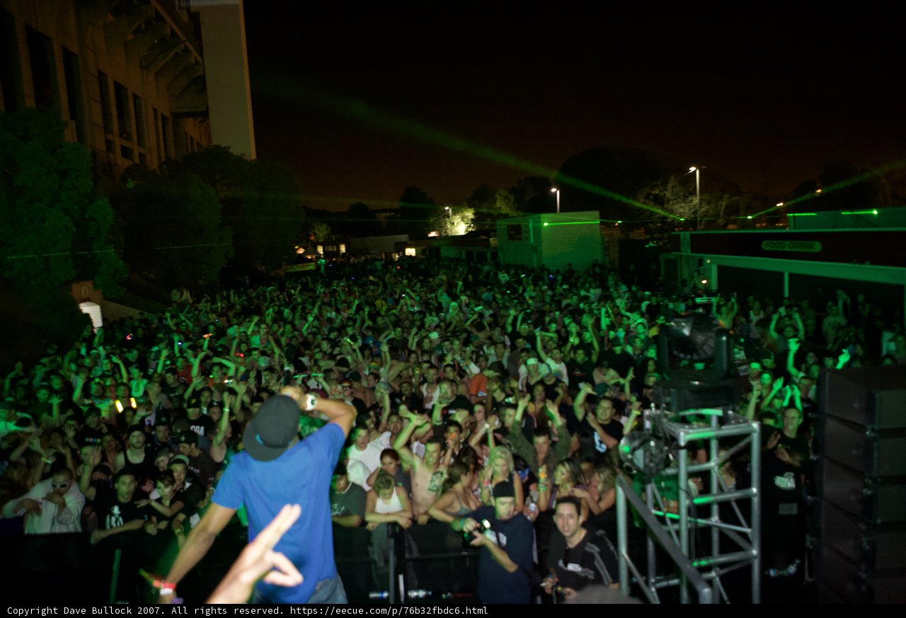 EDC 2007: Green-Lit Crowd