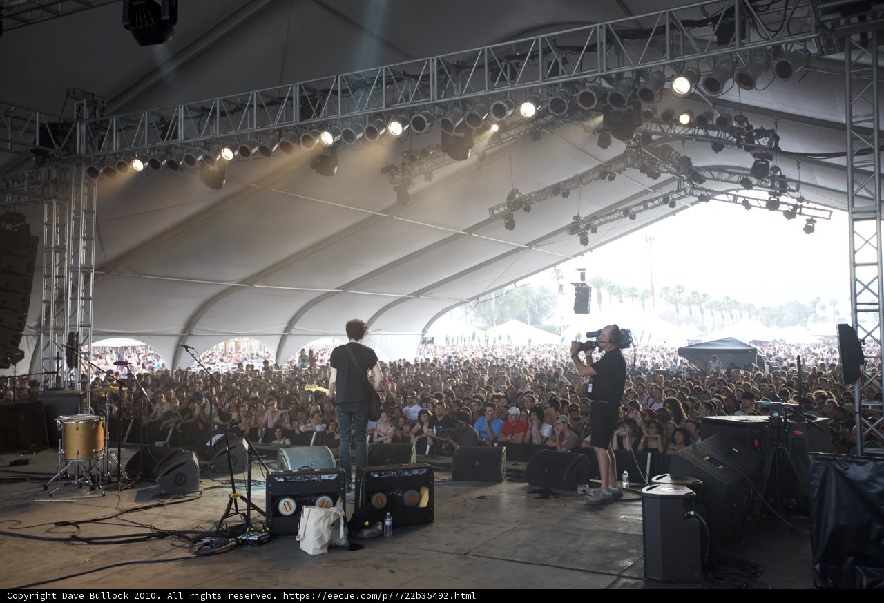 Jamming in the Shadow of Spotlight