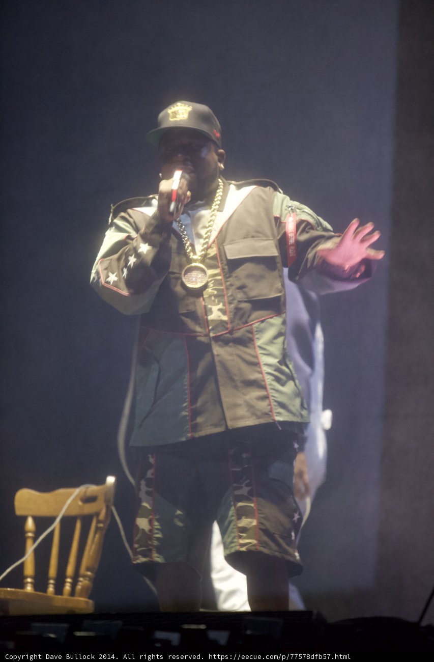 Solo Performance in Green