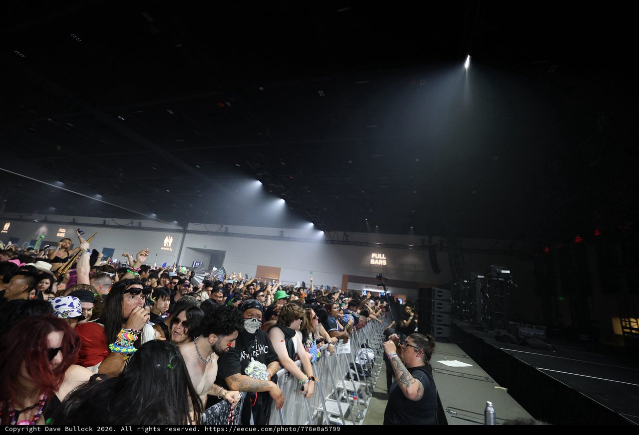 Packed Crowd Surges at Wobbleland 2026 Festival