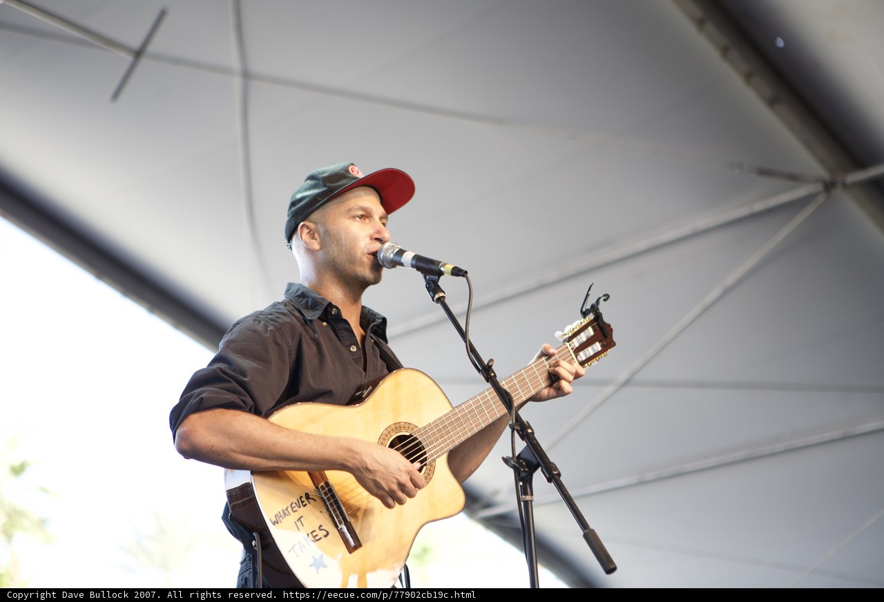 Tom Morello Serenades the Crowd with His Guitar Skills