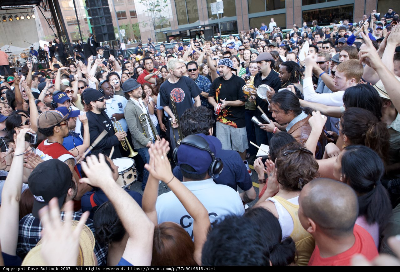Electric Crowd at the Ozomatli Concert