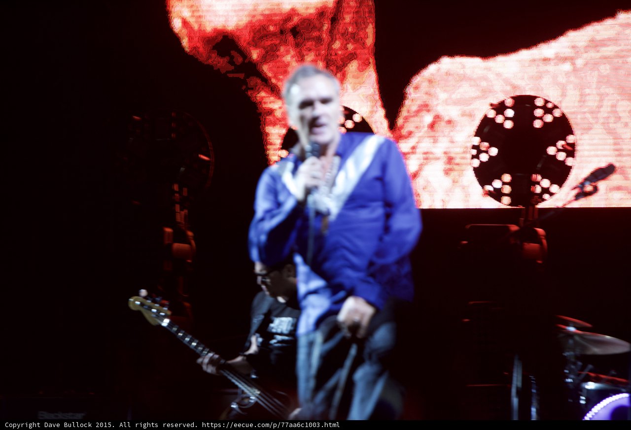 Morrissey Singing Slight Blur Blue Shirt Bassist Circular Light Blackstar LED Drum Head Red Screen