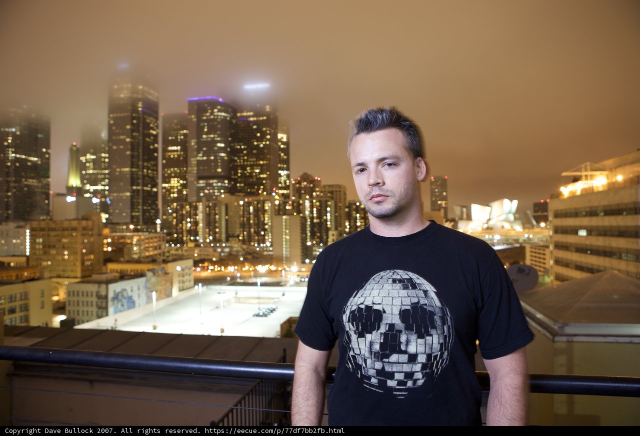 Skull T-shirt in the Metropolis