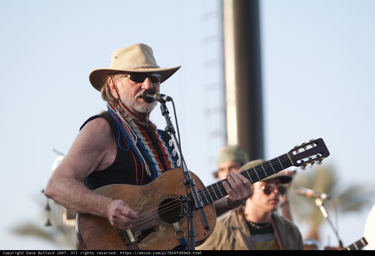 Willie Nelson rocks Coachella with his guitar