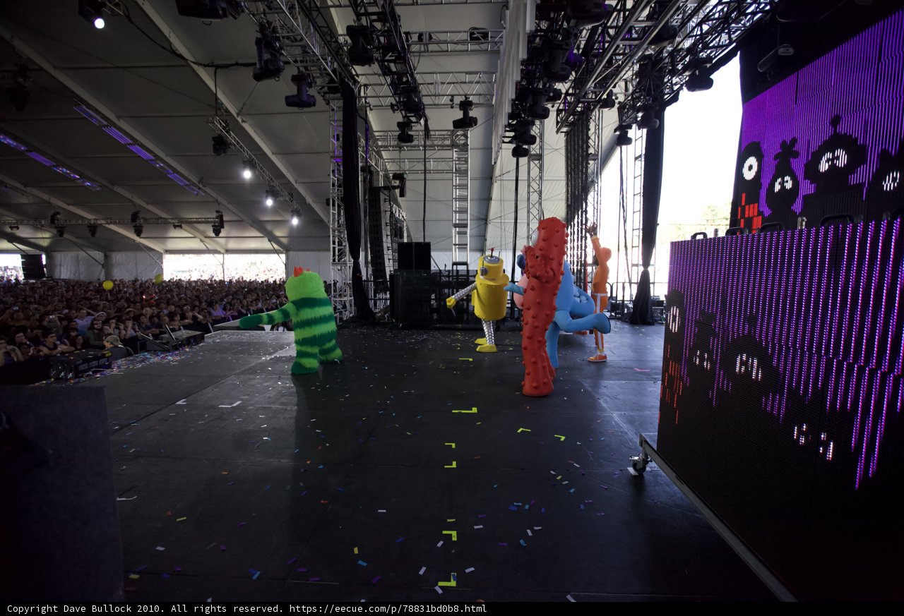 The Stage is Set for a Wild Night