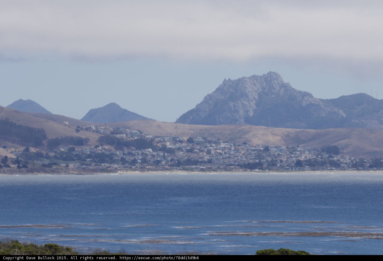 Tranquil Views of Coastal Majesty