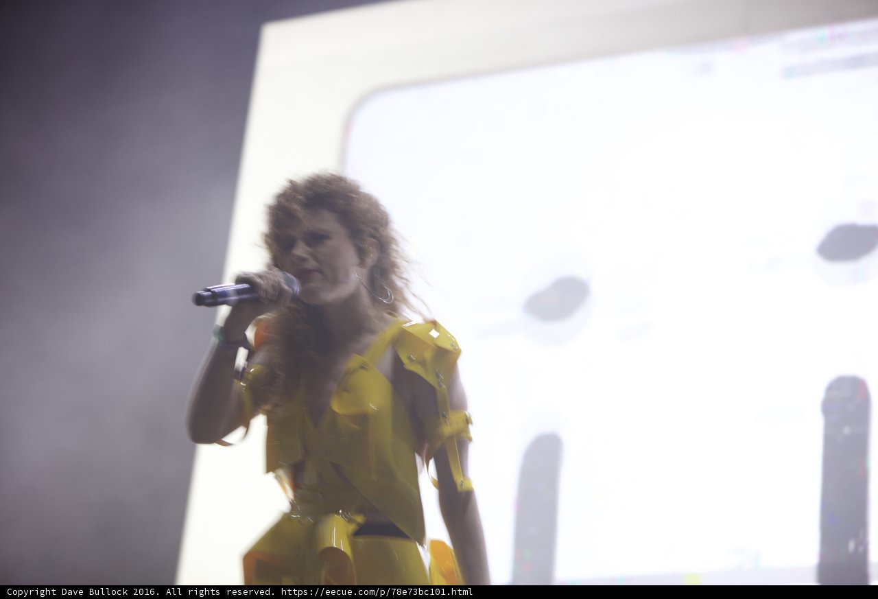 Solo Performance Queen in Yellow