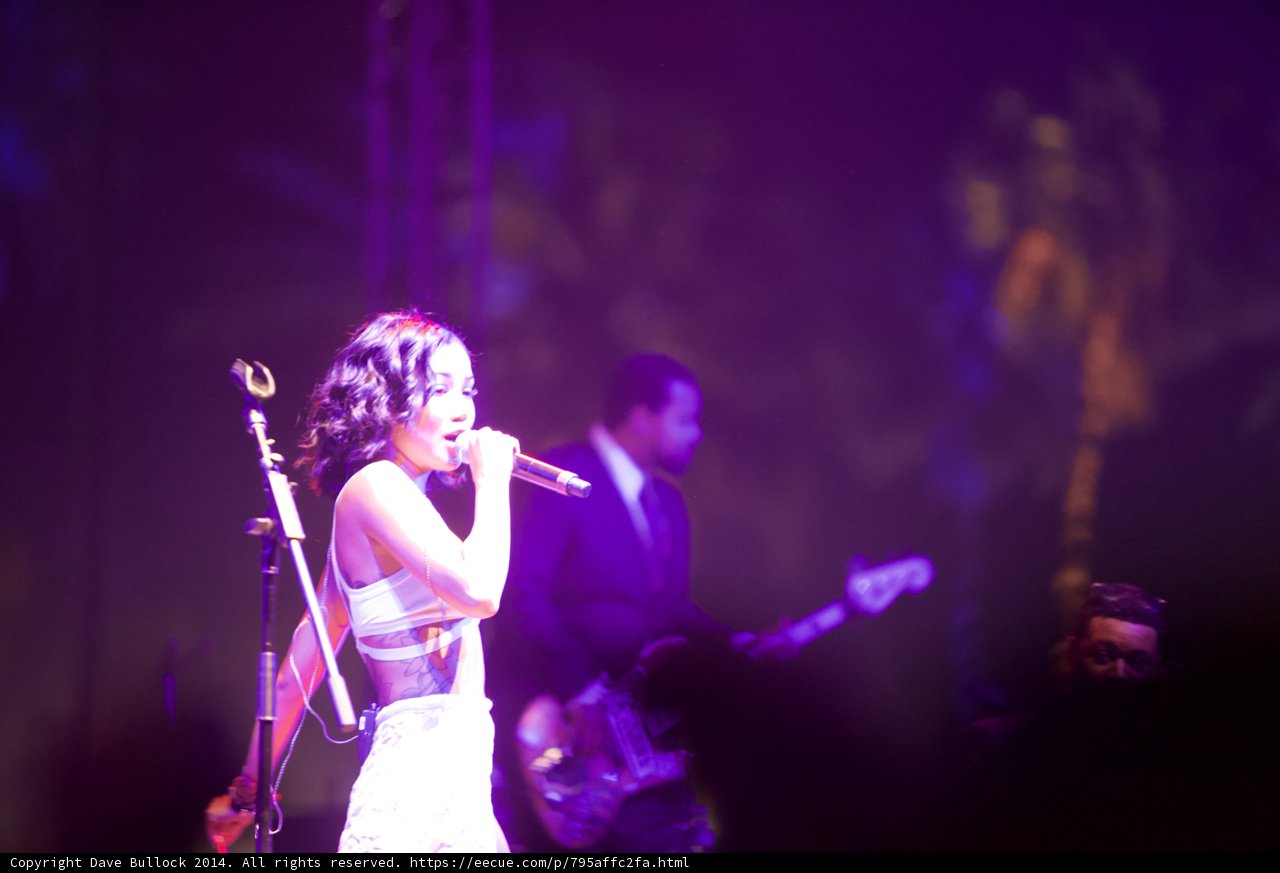 Jhené Aiko Belts out the Tunes at Coachella