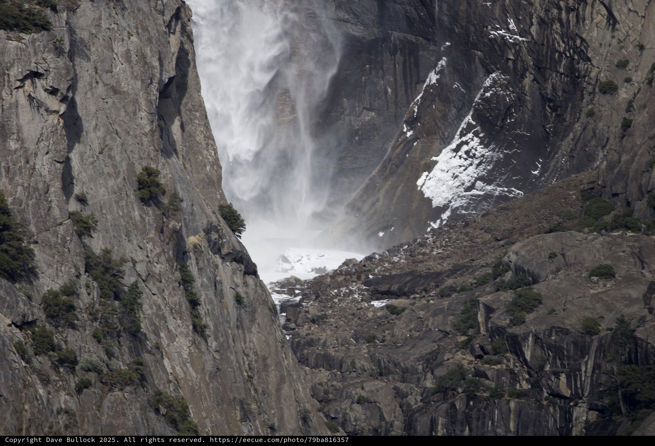 Powerful Cascade Through Yosemite's Granite Cliffs