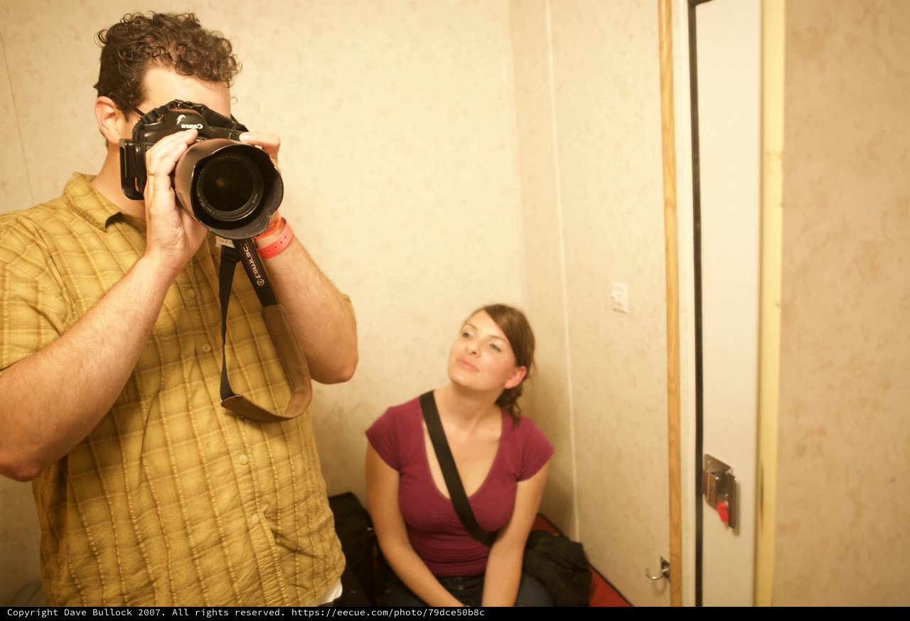 Photographer Captures Portrait in Tight Indoor Space