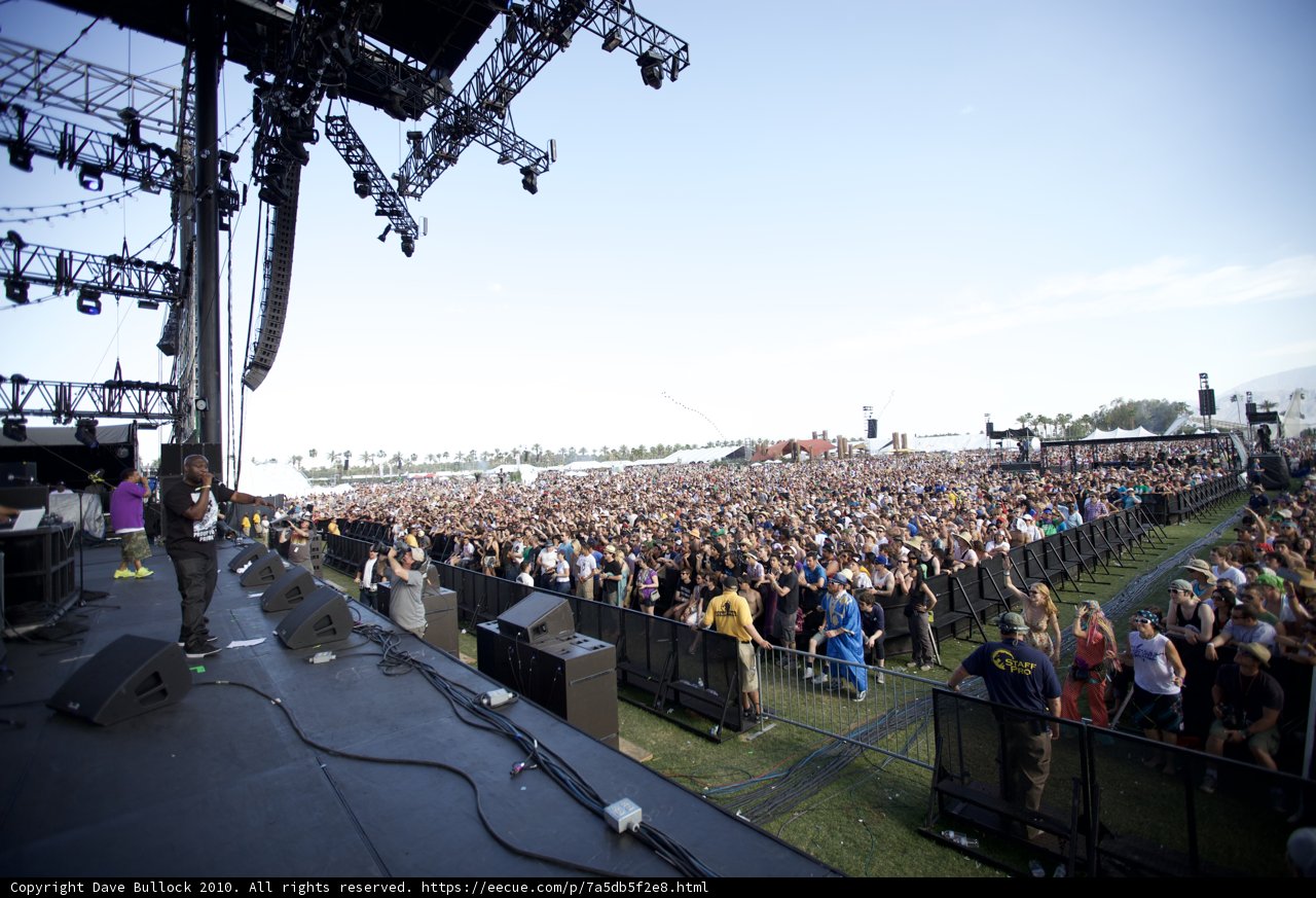 Coachella Sunday Concert Draws Massive Crowd