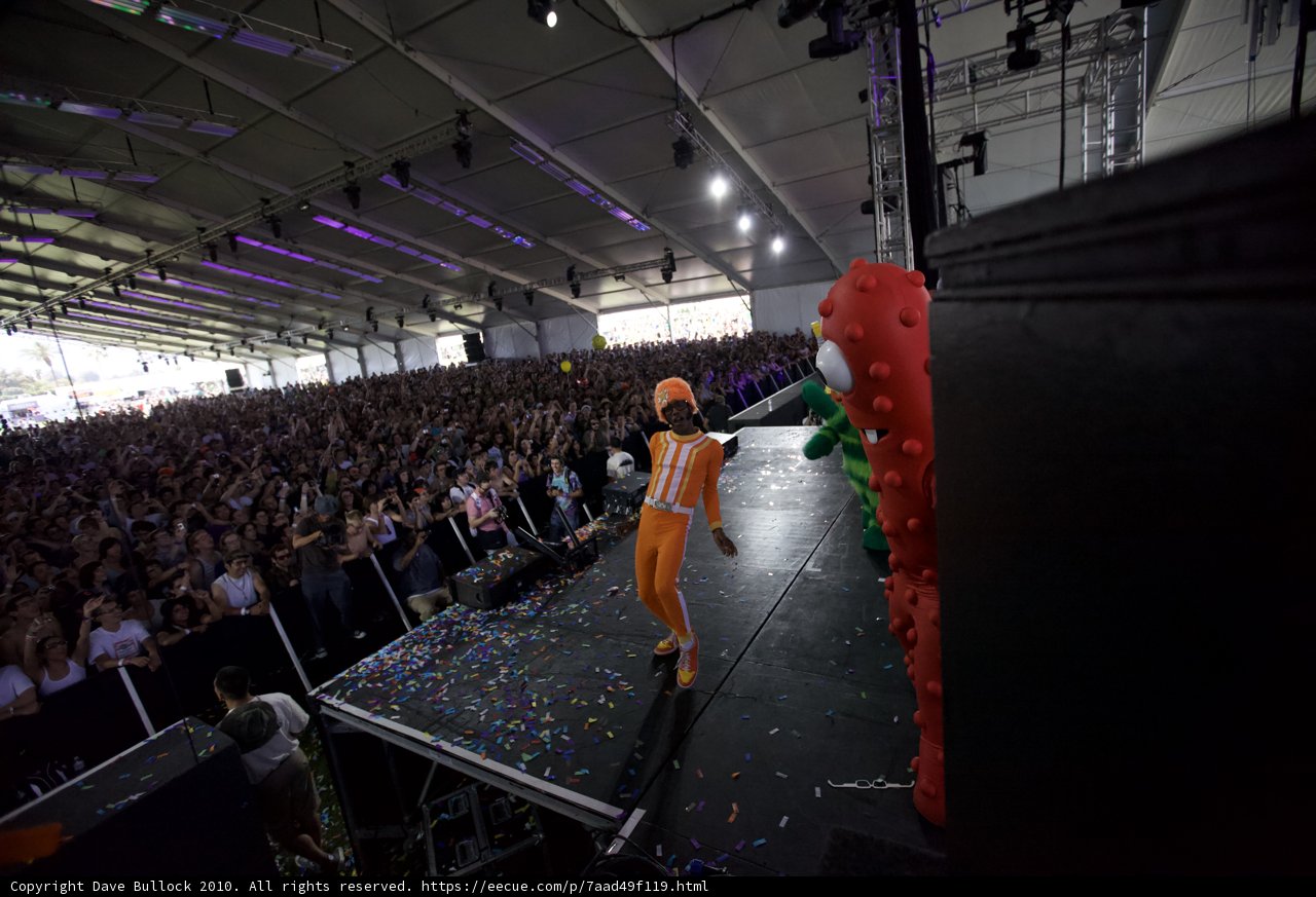 Orange Outfit on the Cochella Stage