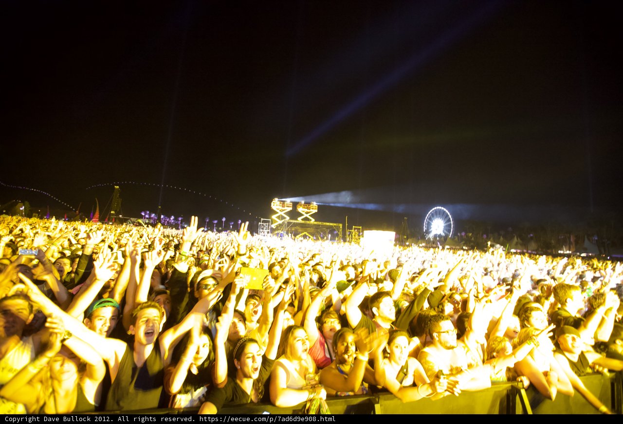 Concertgoers Reach for the Stars