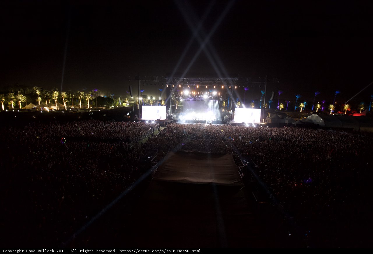 Nighttime crowd rocks out at Coachella