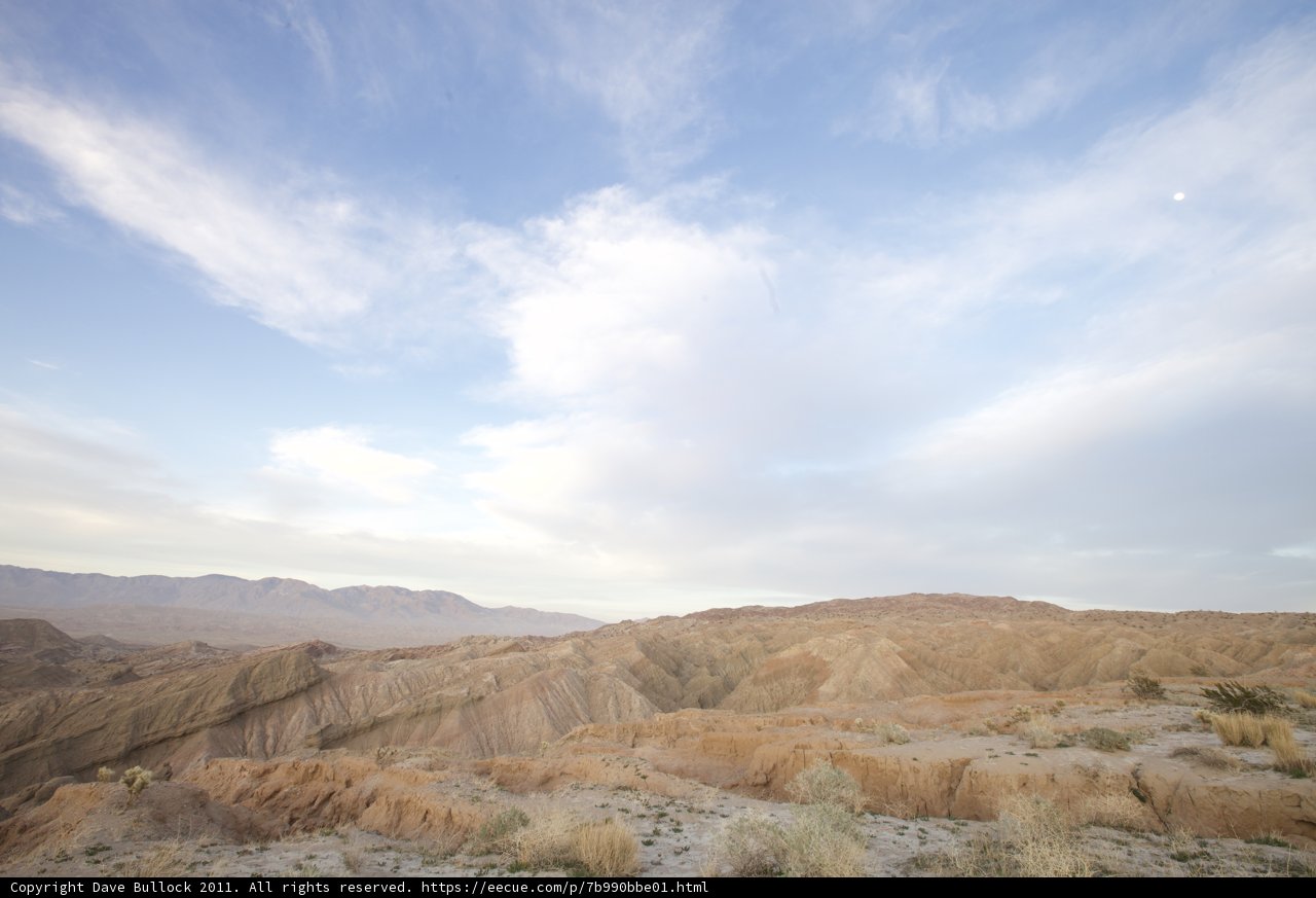 Majestic Mountains and Endless Desert Sky