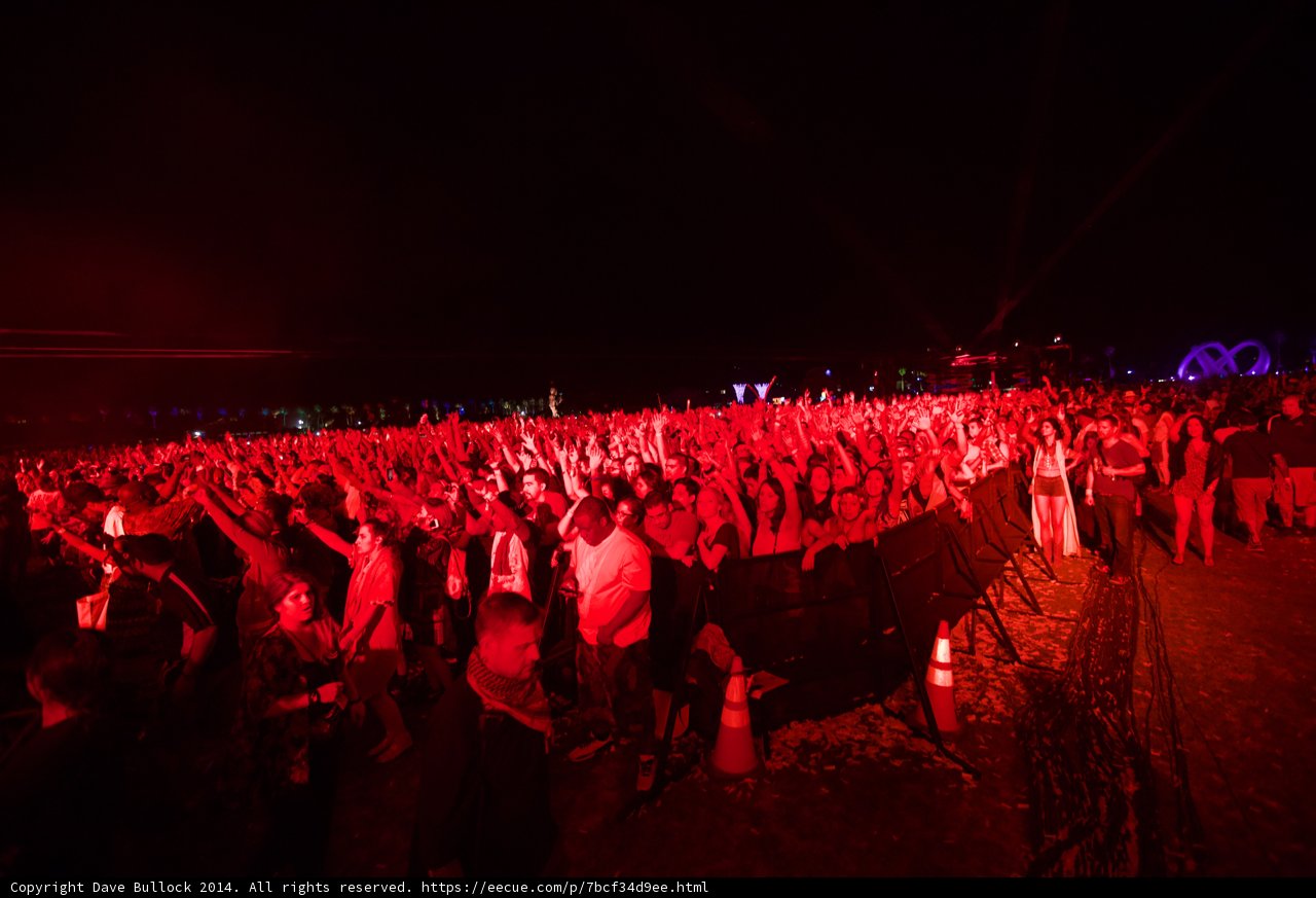 Energized Audience at Marília Mendonça Concert