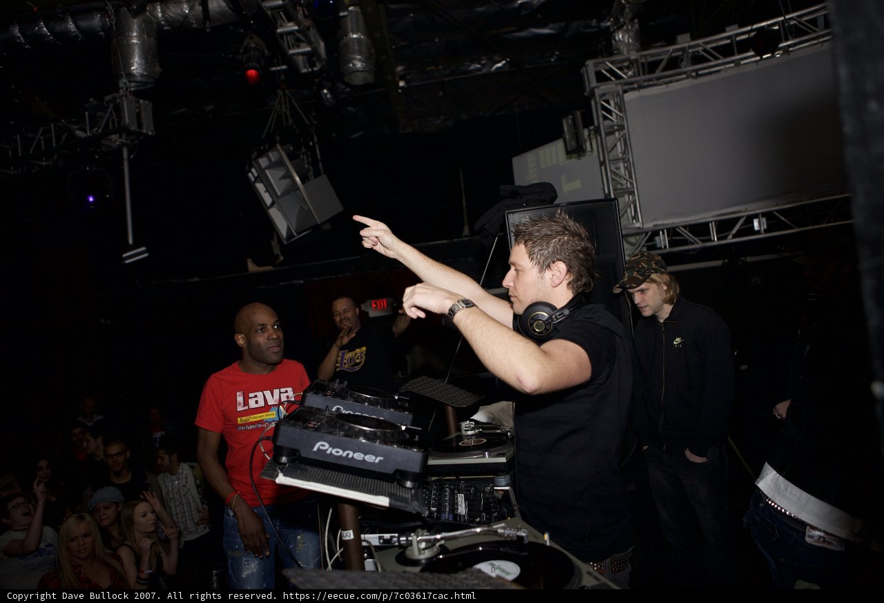 Pointing to the Groove