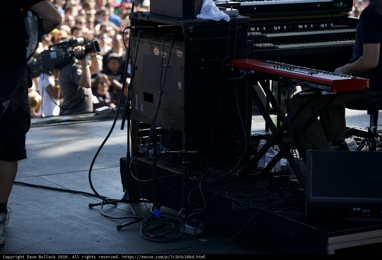 Crowd Goes Wild for Keyboard Performance