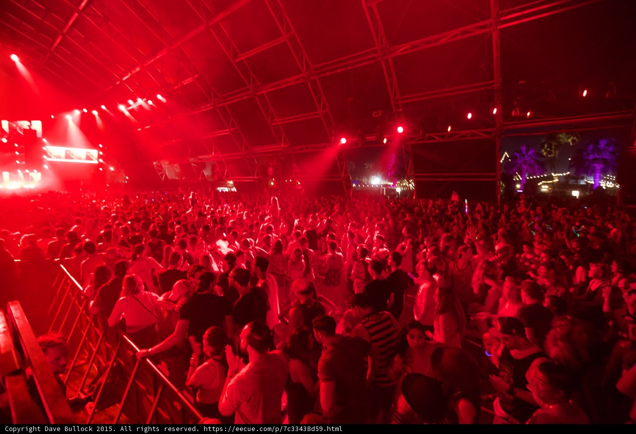 Red Spotlights on a Pumped-up Urban Nightlife Scene