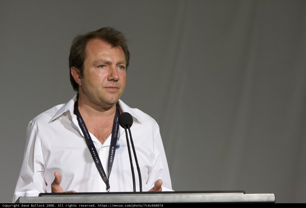 Powerful Speech by White-shirted Leader
