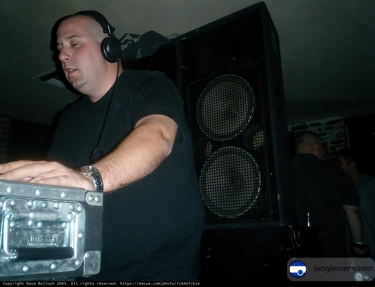 AK1200 Spins the Decks