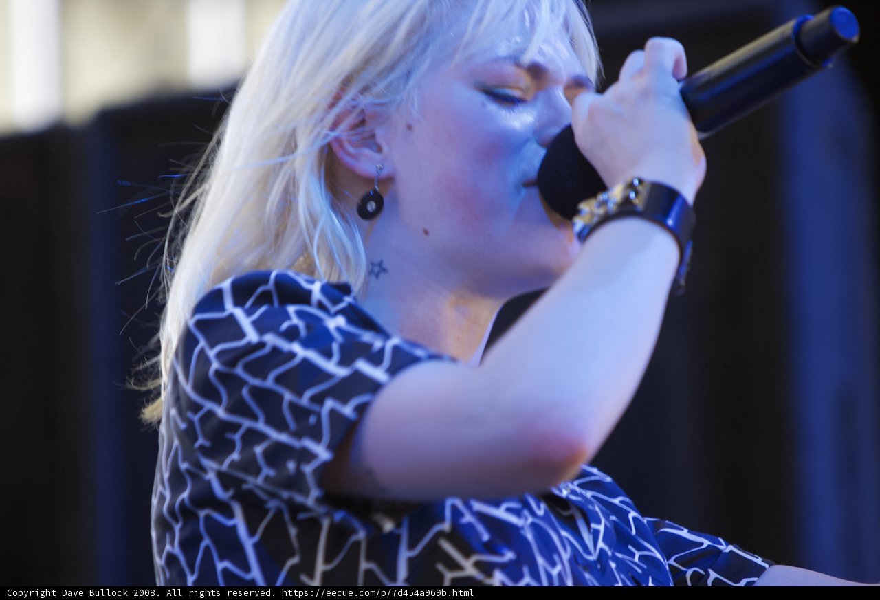 Blonde Bombshell Belts Out Classic Tunes