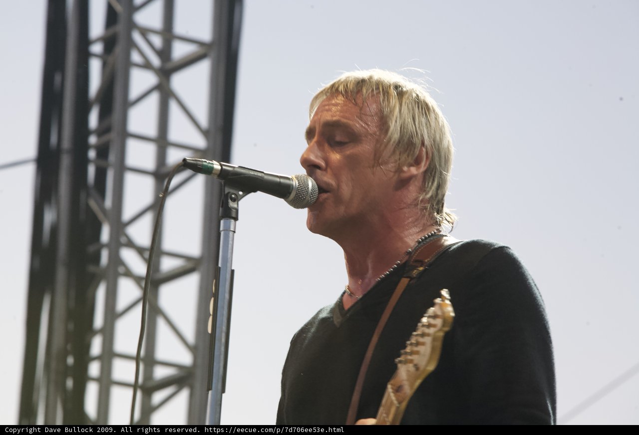 Paul Weller's Electrifying Solo Performance