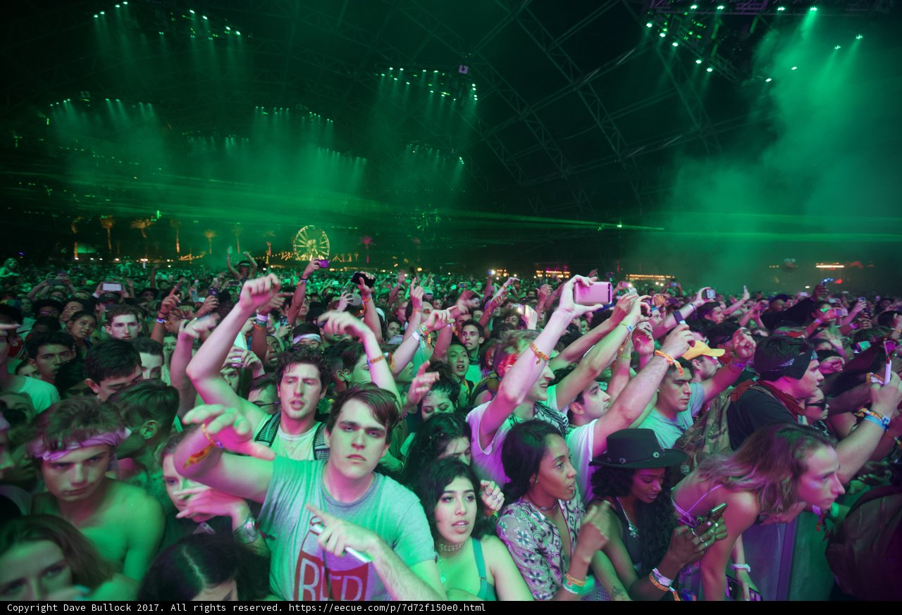 Green Lights and a Sea of People at Coachella 2017