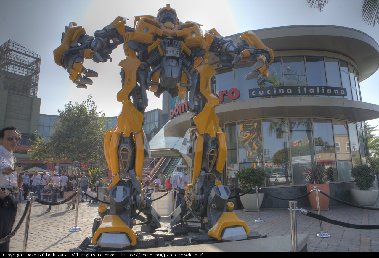 Mechanical Giant Takes Over the Skyline
