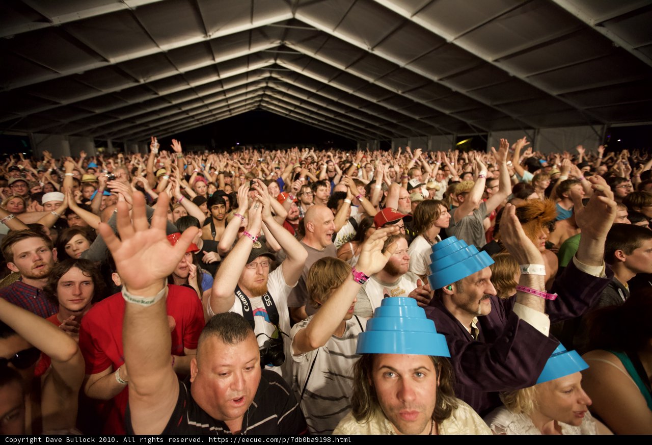 Coachella crowd gets hands up